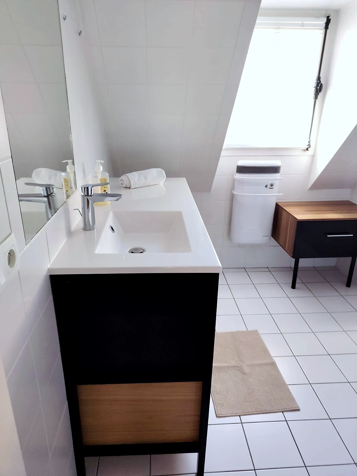 Salle de bain prête après remise à blanc Airbnb à Strasbourg